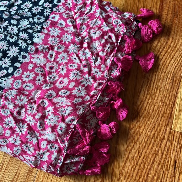 🧣 Pink and Navy Flower Scarf with Fringe - Picture 2 of 2